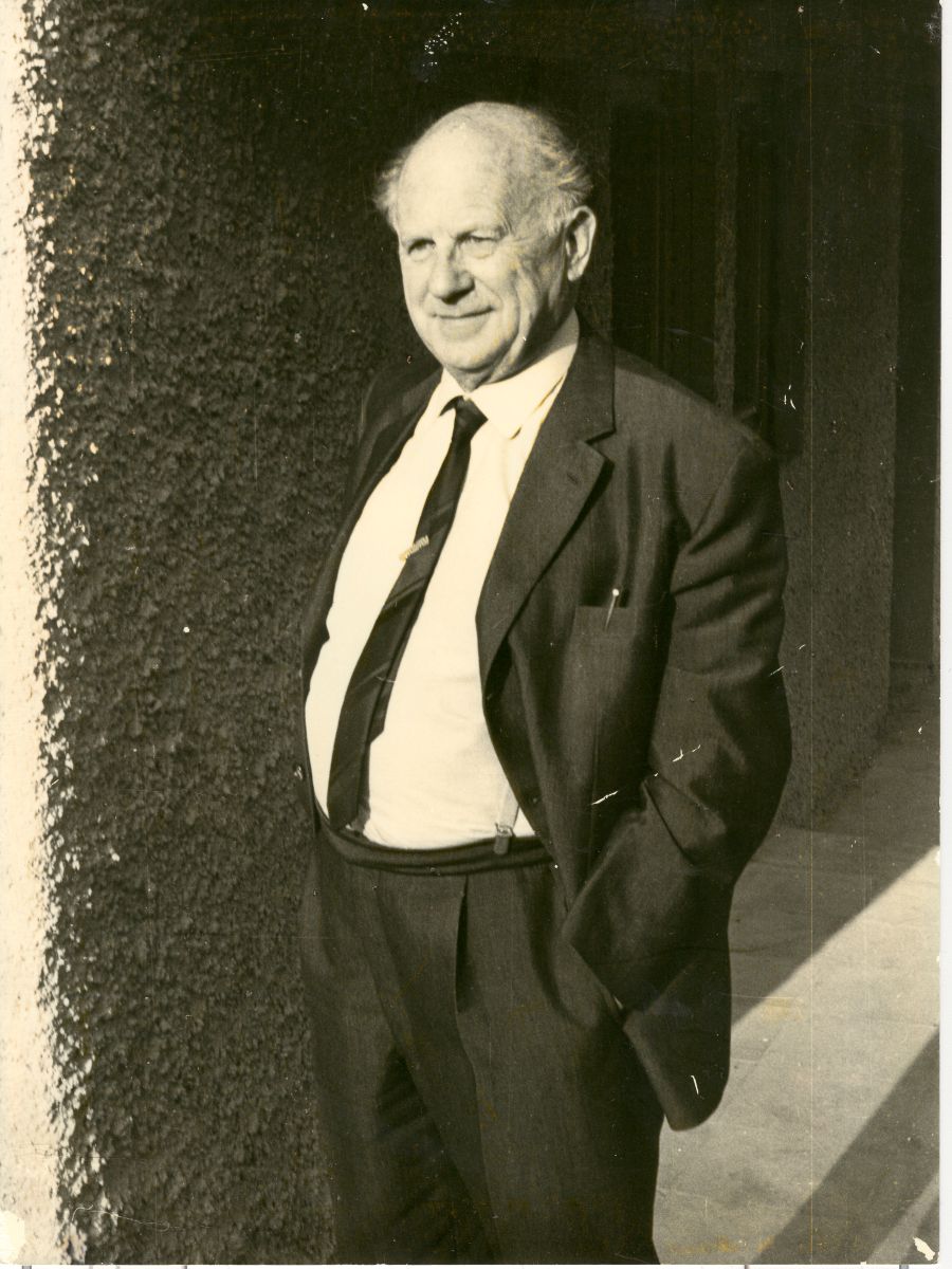 Schwarzweiß-Foto von Alfred Rexroth