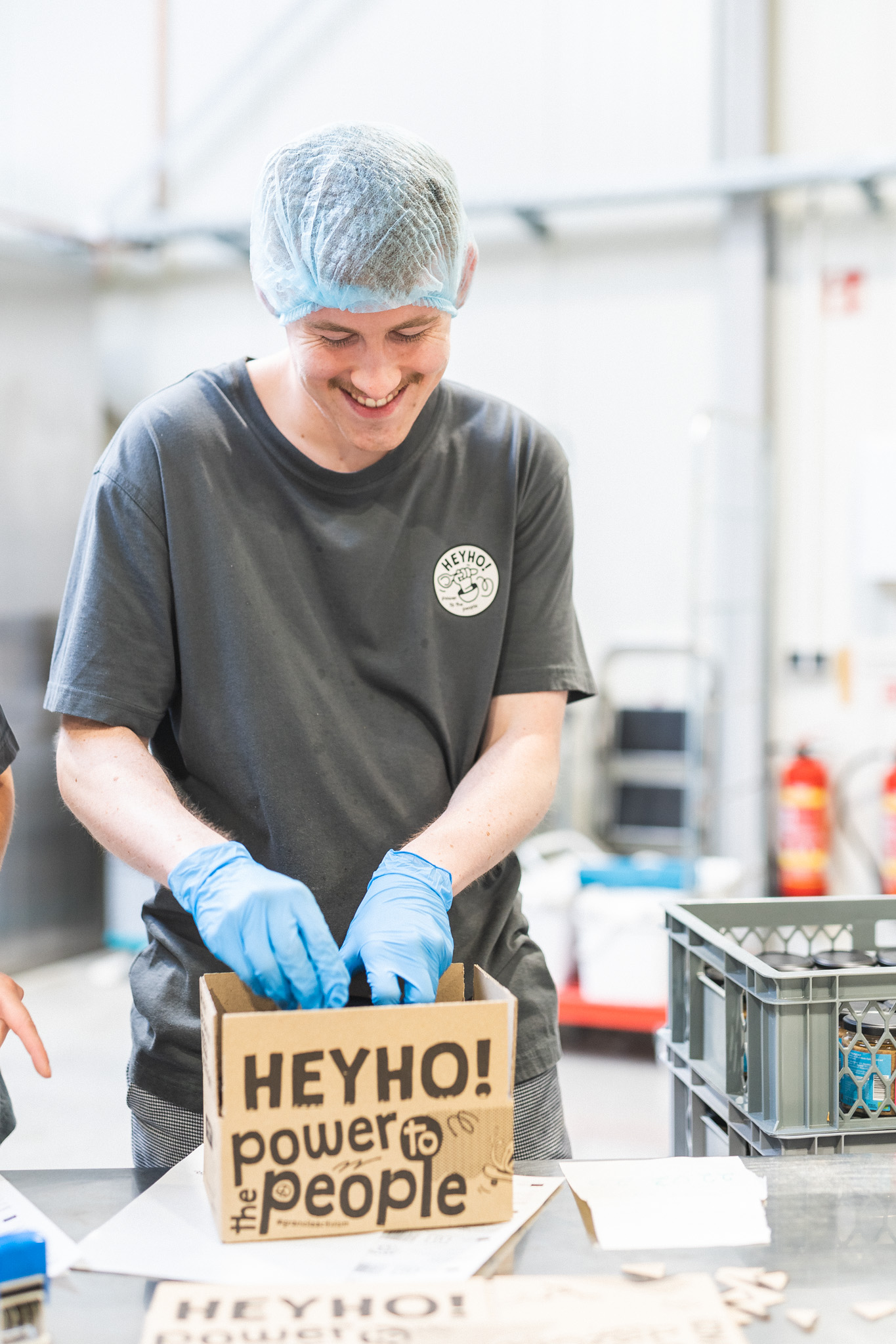 Müsli wird für den Online-Versand vorbereitet | Foto: Sascha Niethammer/HEYHO