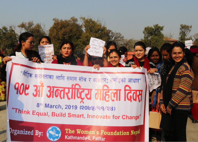 Demonstrierende Frauen in Nepal