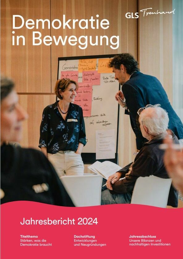Jahresbericht 2024 Titelblatt: Demokratie in Bewegung